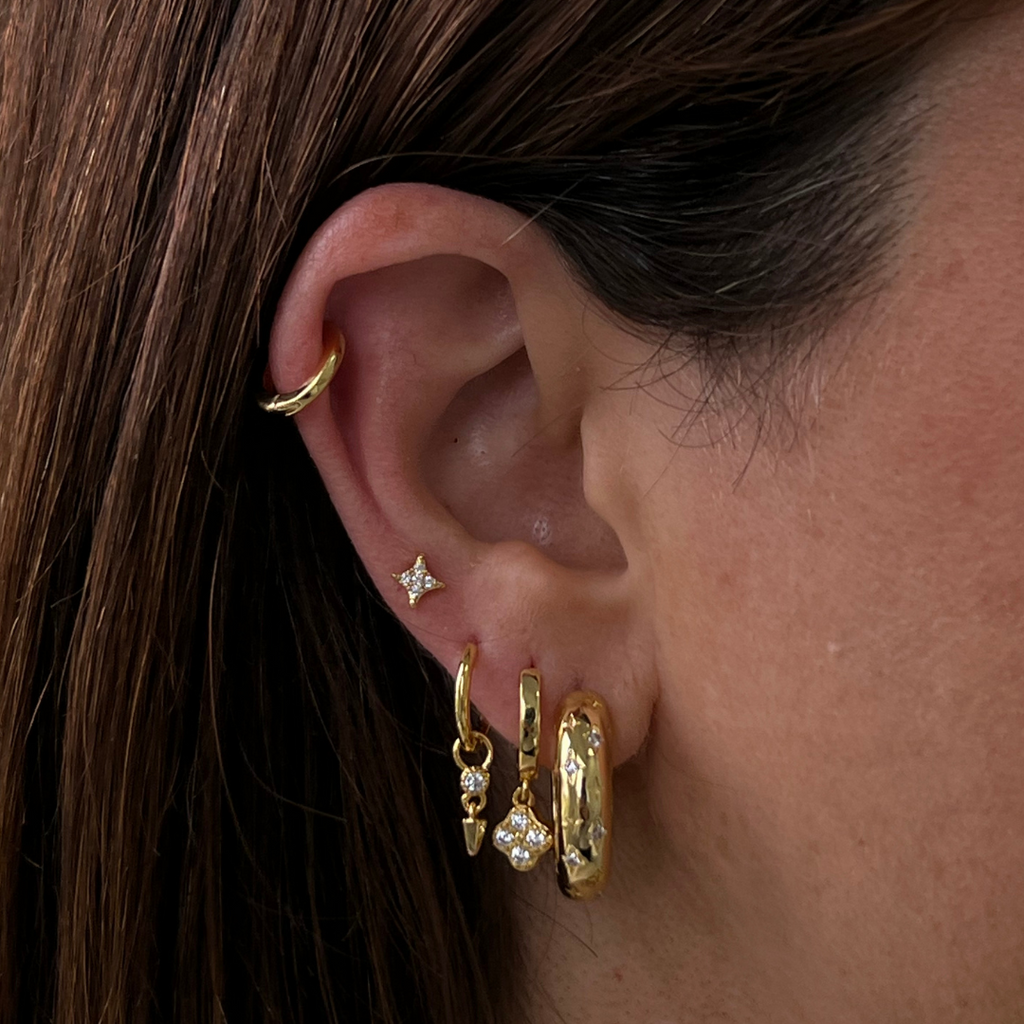 Delicate star-design side stud earrings in gold finish