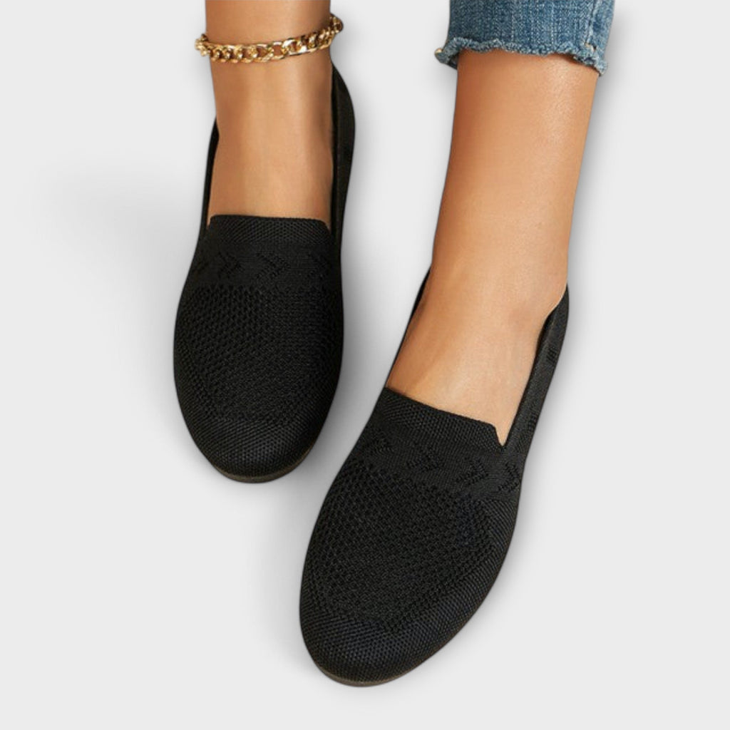Classic loafers in blue, black and purple with a refined, timeless silhouette