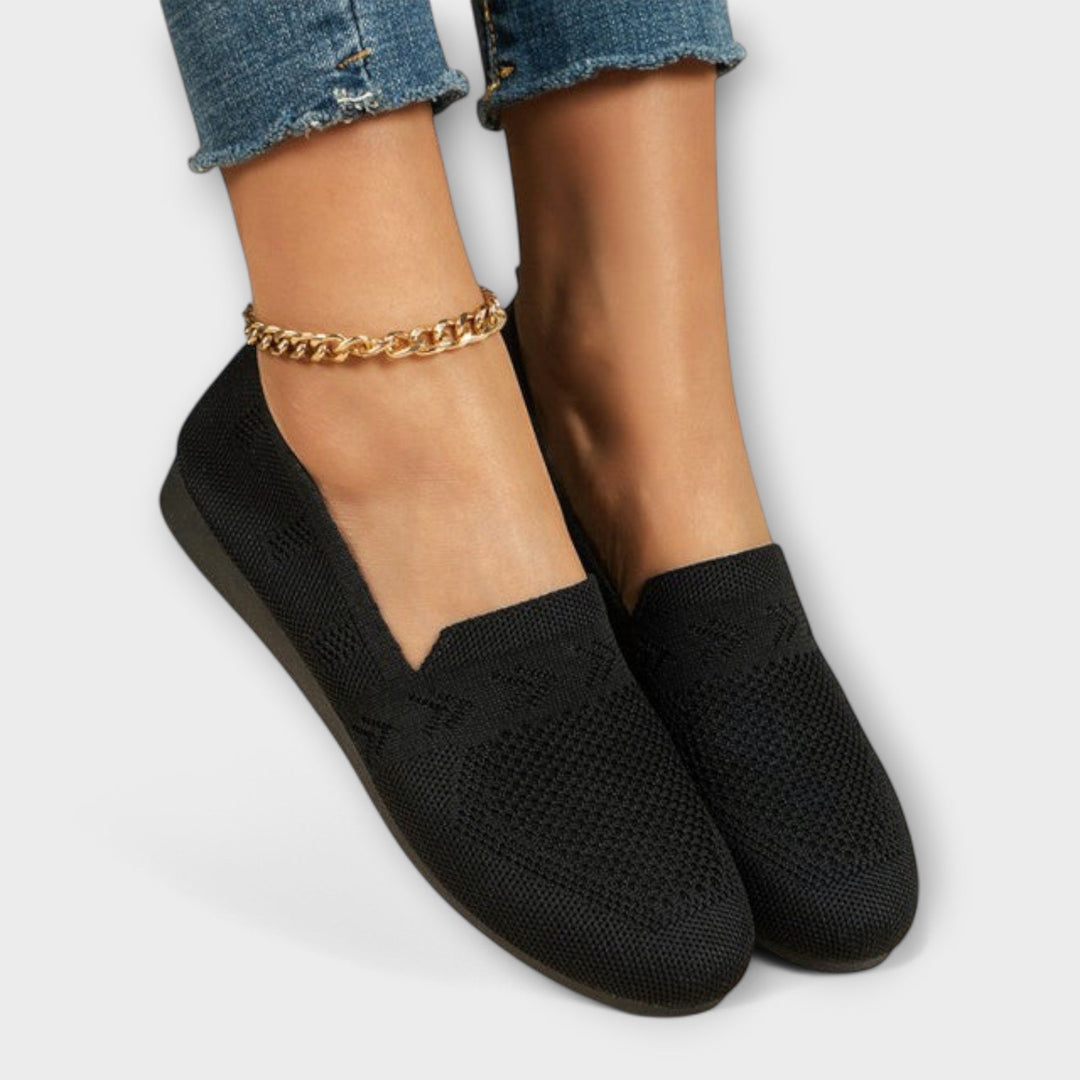 Classic loafers in blue, black and purple with a refined, timeless silhouette