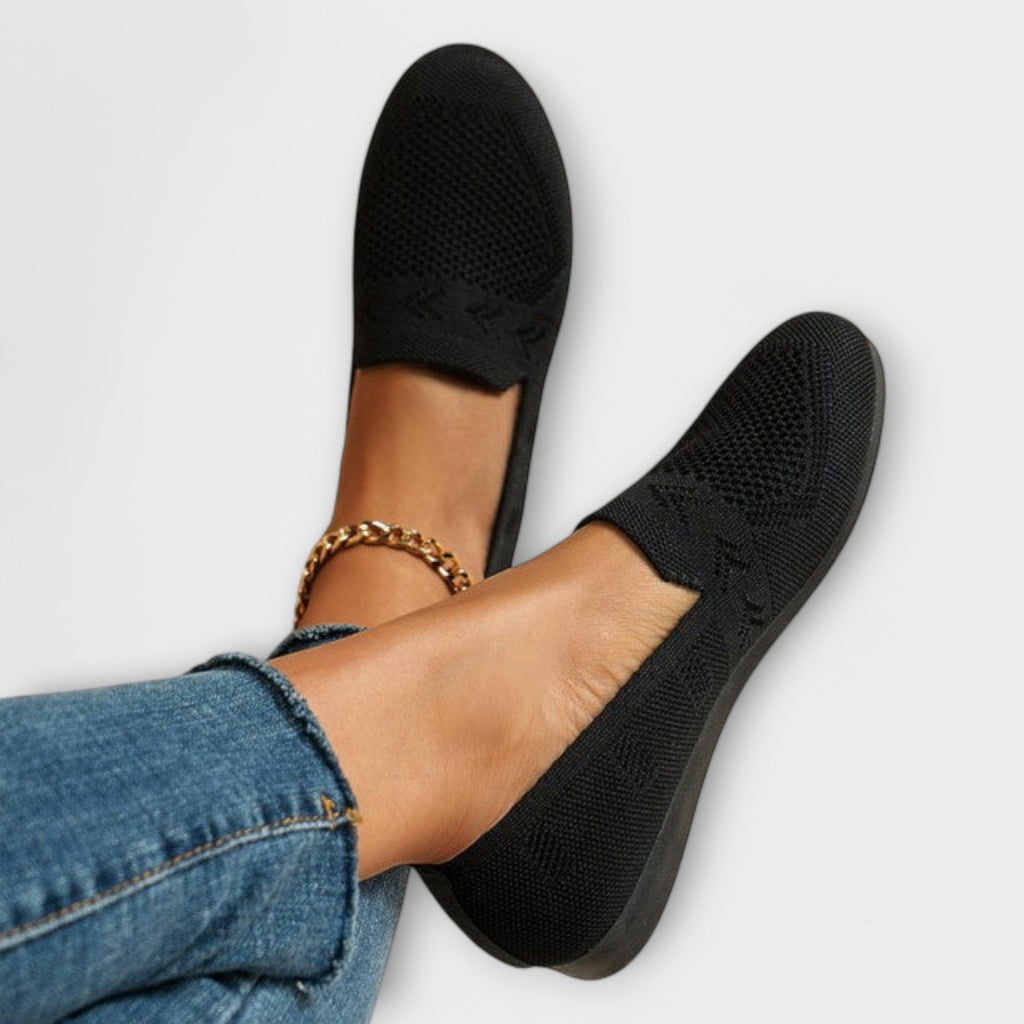 Classic loafers in blue, black and purple with a refined, timeless silhouette