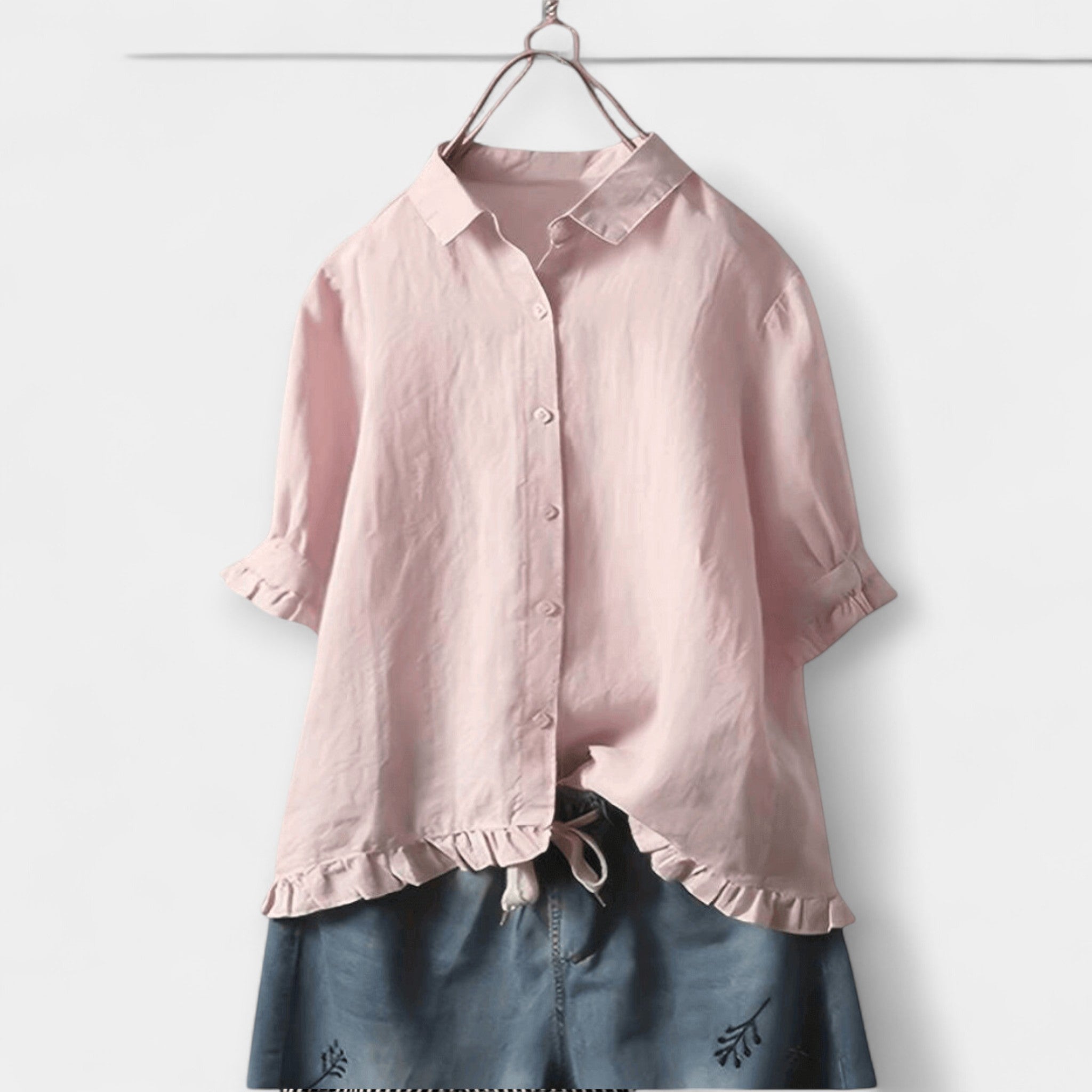 Women's classic elegant shirt in white with clean lines and a relaxed comfortable fit