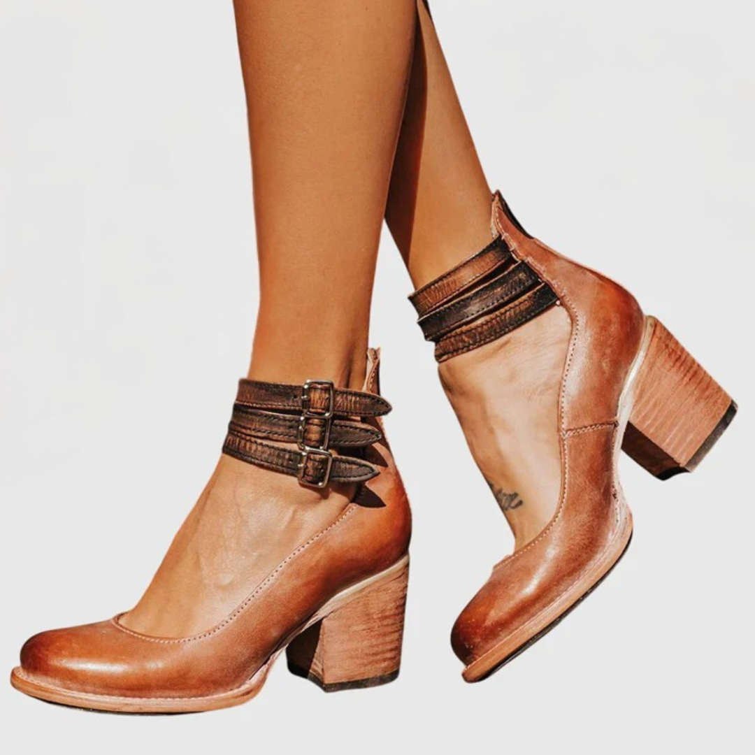 Elegant women's sandals in light brown and black with a refined silhouette