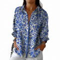 Classic blouse with delicate blue garden motifs in a relaxed, flattering style