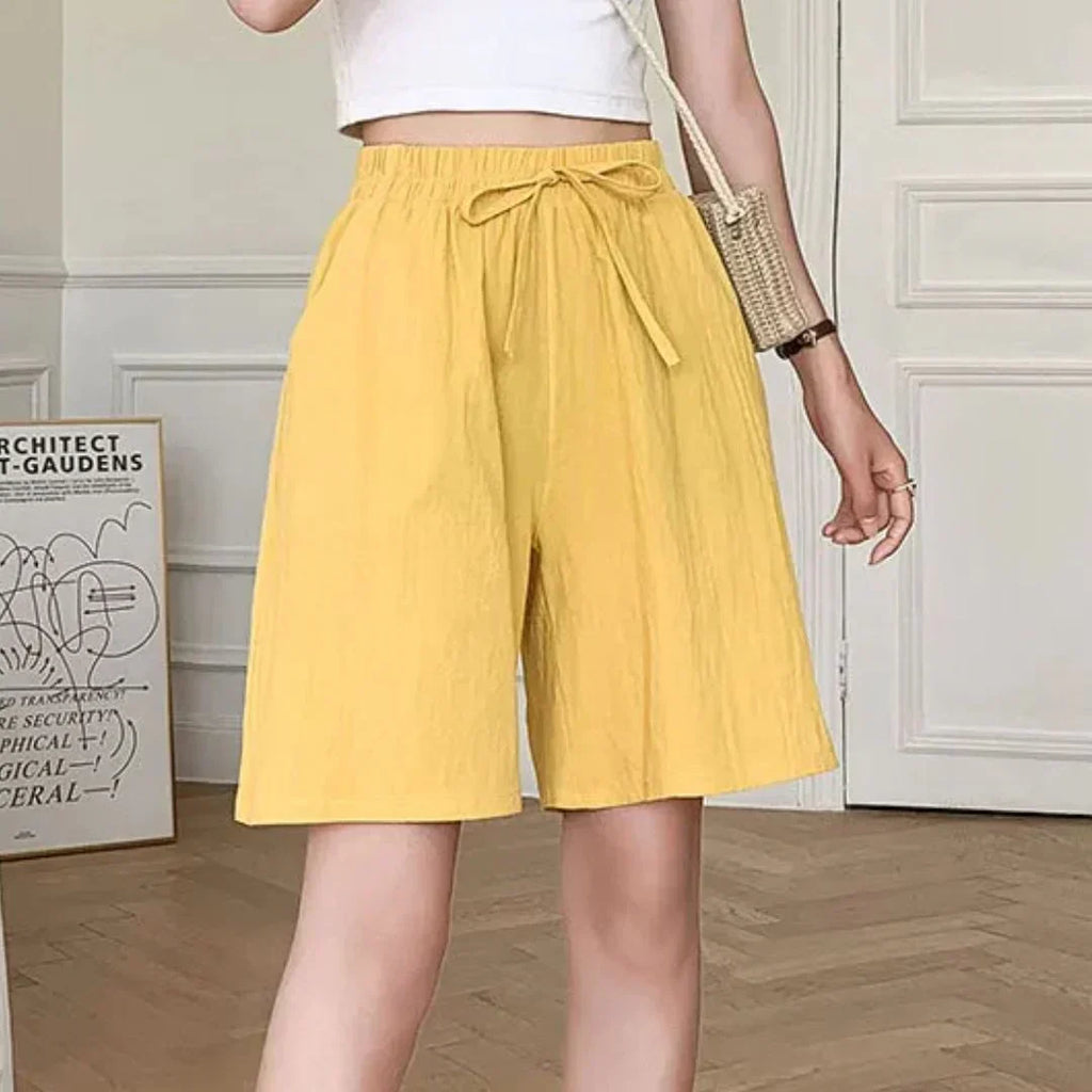 Women's high-waist shorts in khaki with a relaxed, flattering silhouette