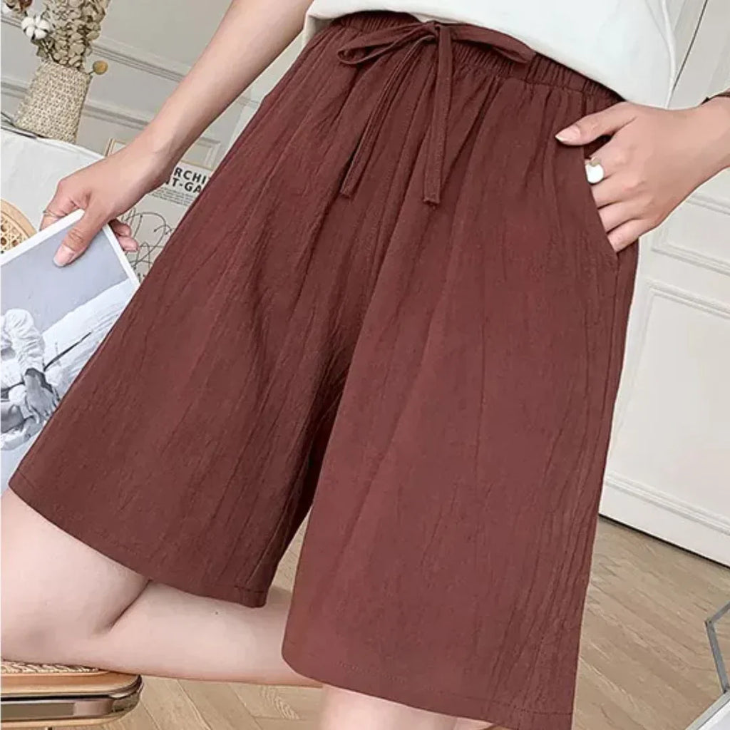 Women's high-waist shorts in khaki with a relaxed, flattering silhouette