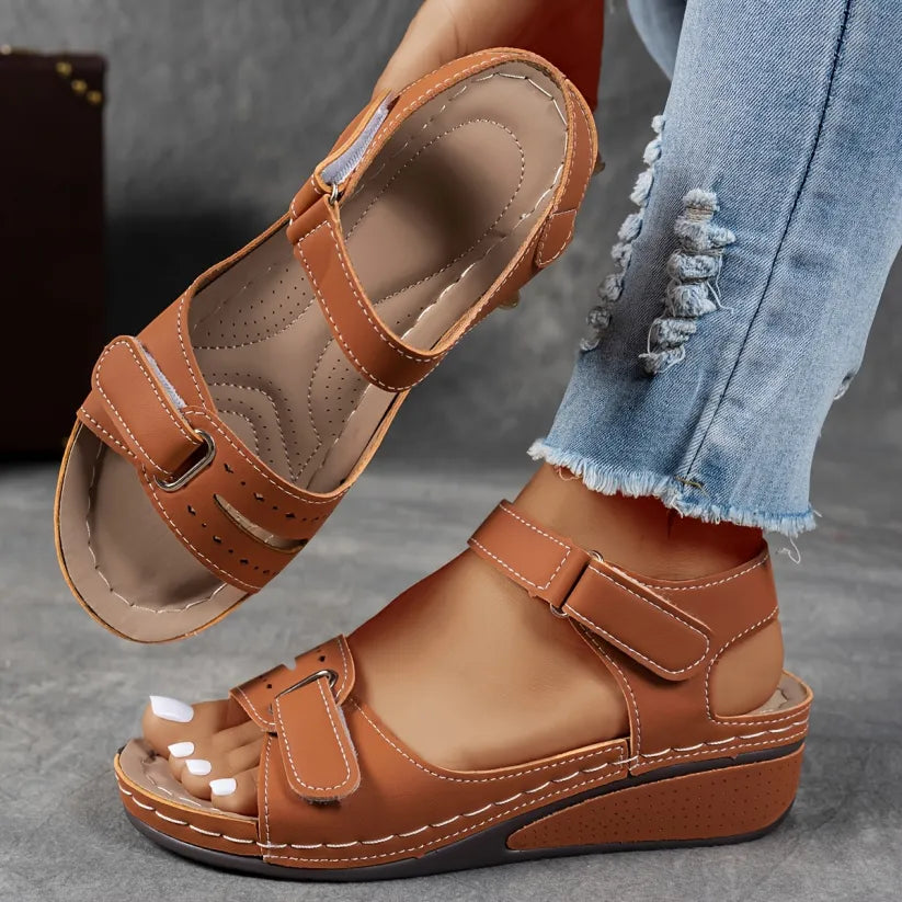 Women's comfort heeled sandals in beige with ergonomic sole and supportive footbed