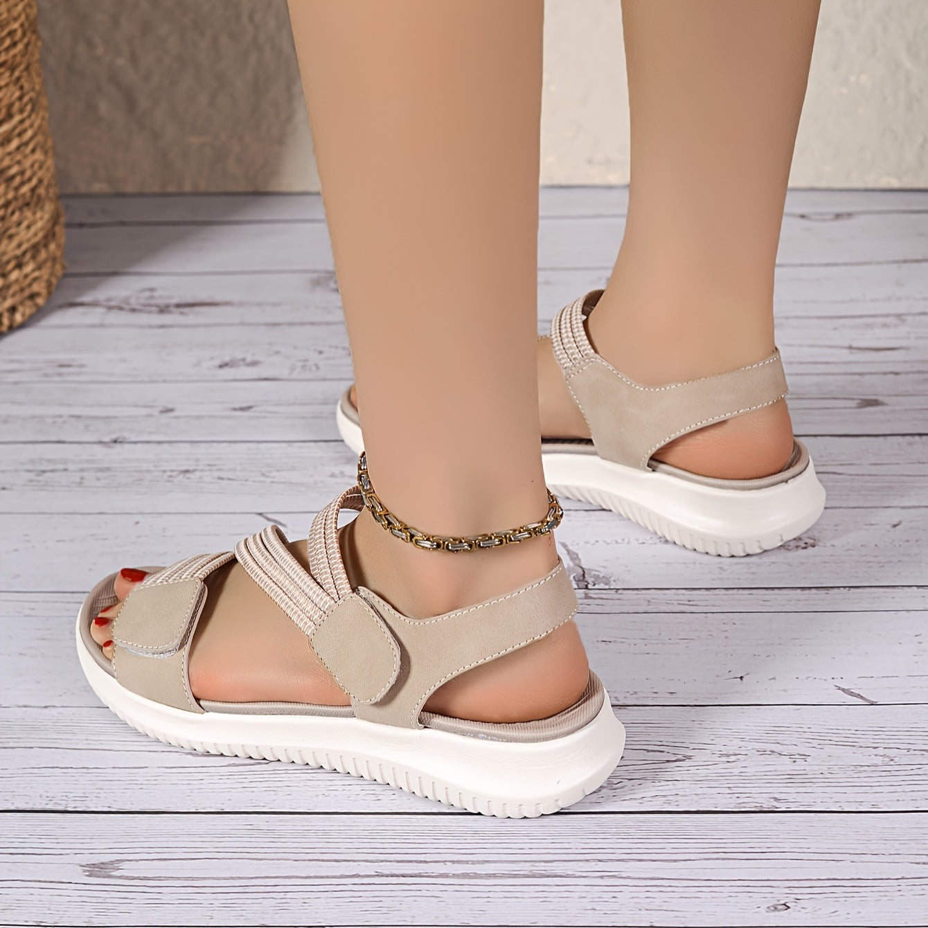 Apricot-coloured elastic sport sandals with a cushioned sole
