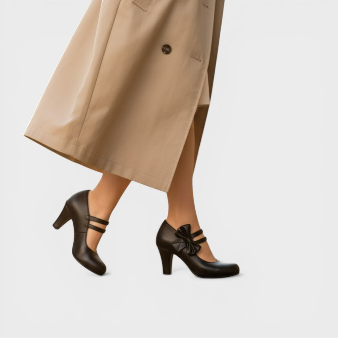 Women's mid-height heels in black with a soft delicate bow at the toe
