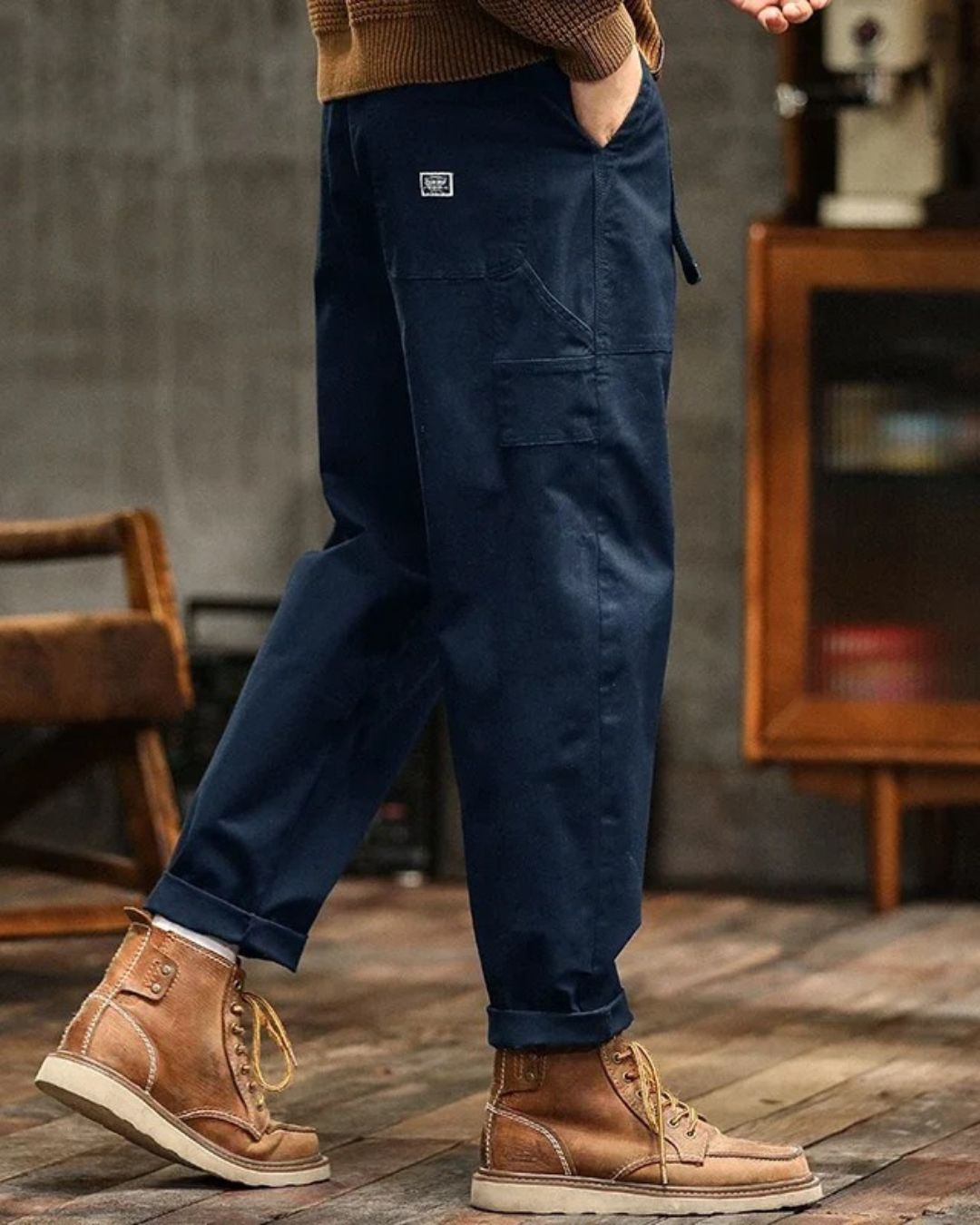 Men's classic cargo trousers in military green with a straight relaxed fit and side pockets