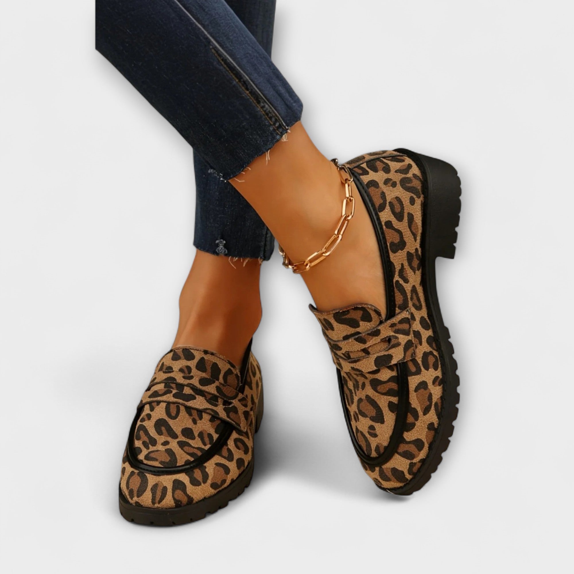 Casual loafers with a rubber sole in a clean, modern silhouette