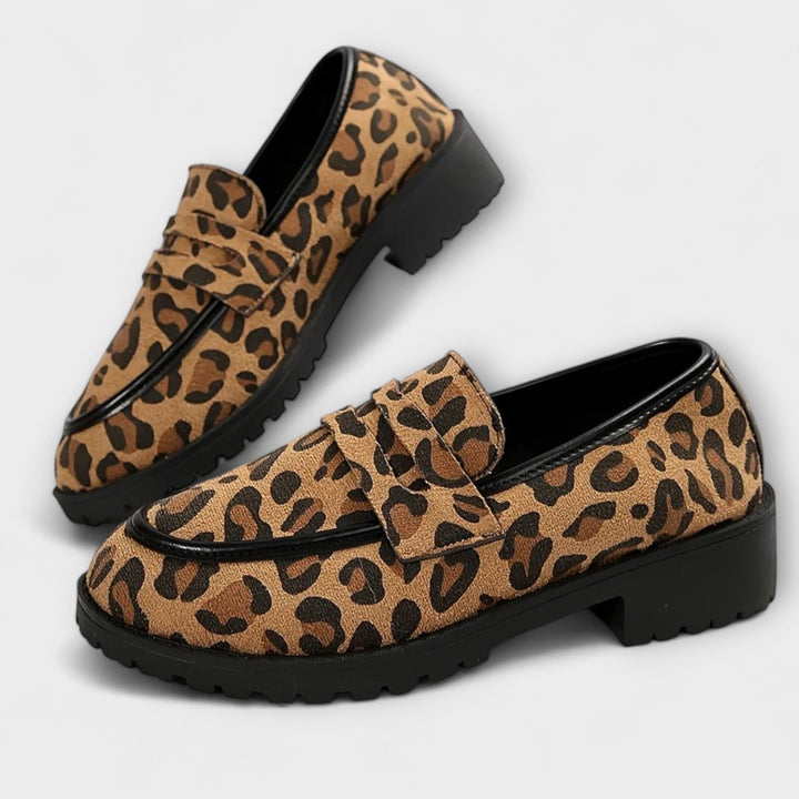 Casual loafers with a rubber sole in a clean, modern silhouette