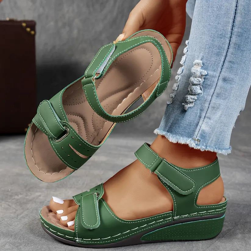 Women's comfort heeled sandals in beige with ergonomic sole and supportive footbed