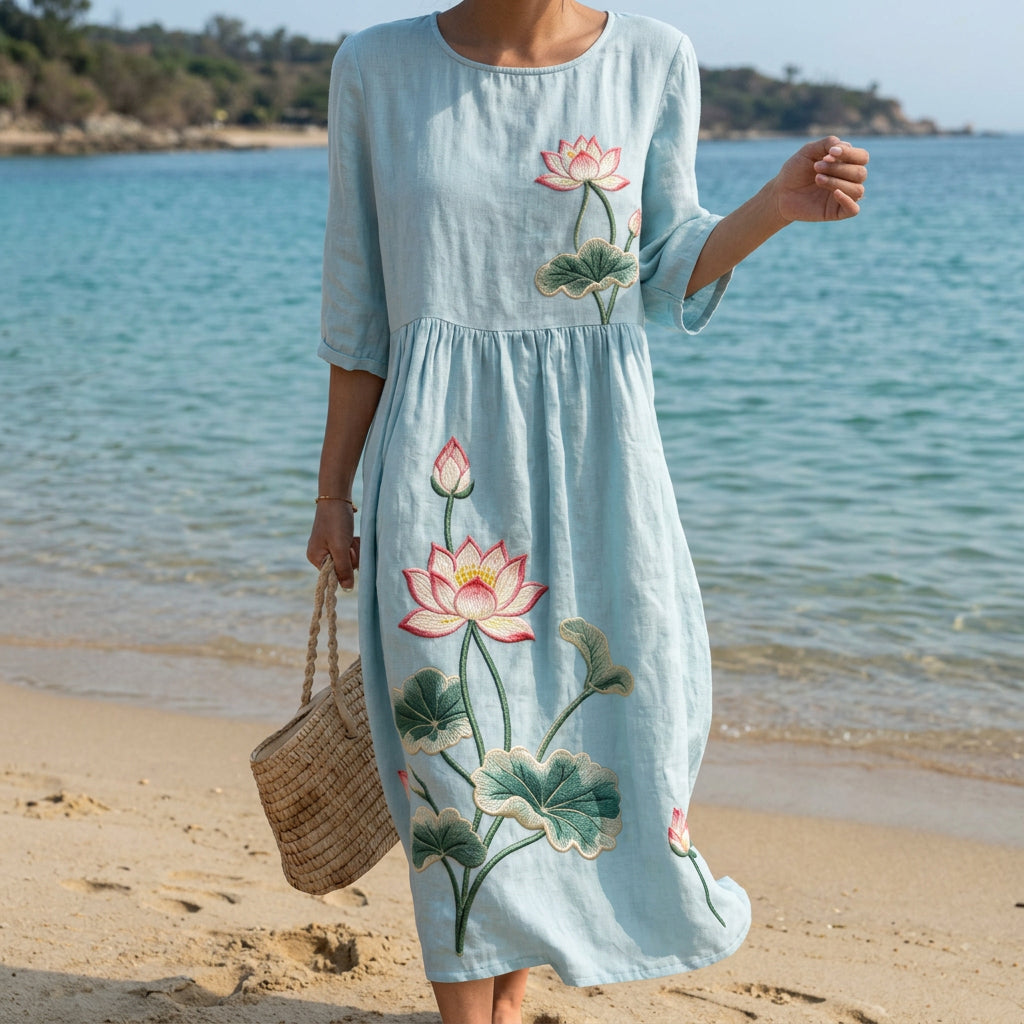 Elegant flowing floral maxi dress with a relaxed silhouette in a timeless print