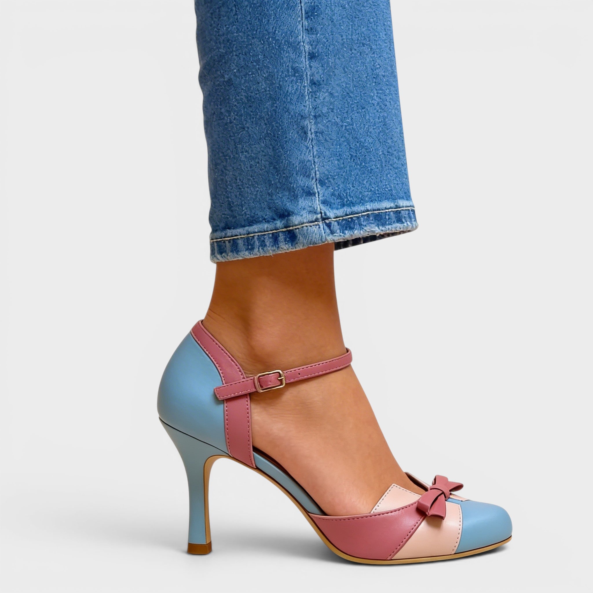 Women's elegant cushioned heels in blue with a stable mid-height heel and refined silhouette