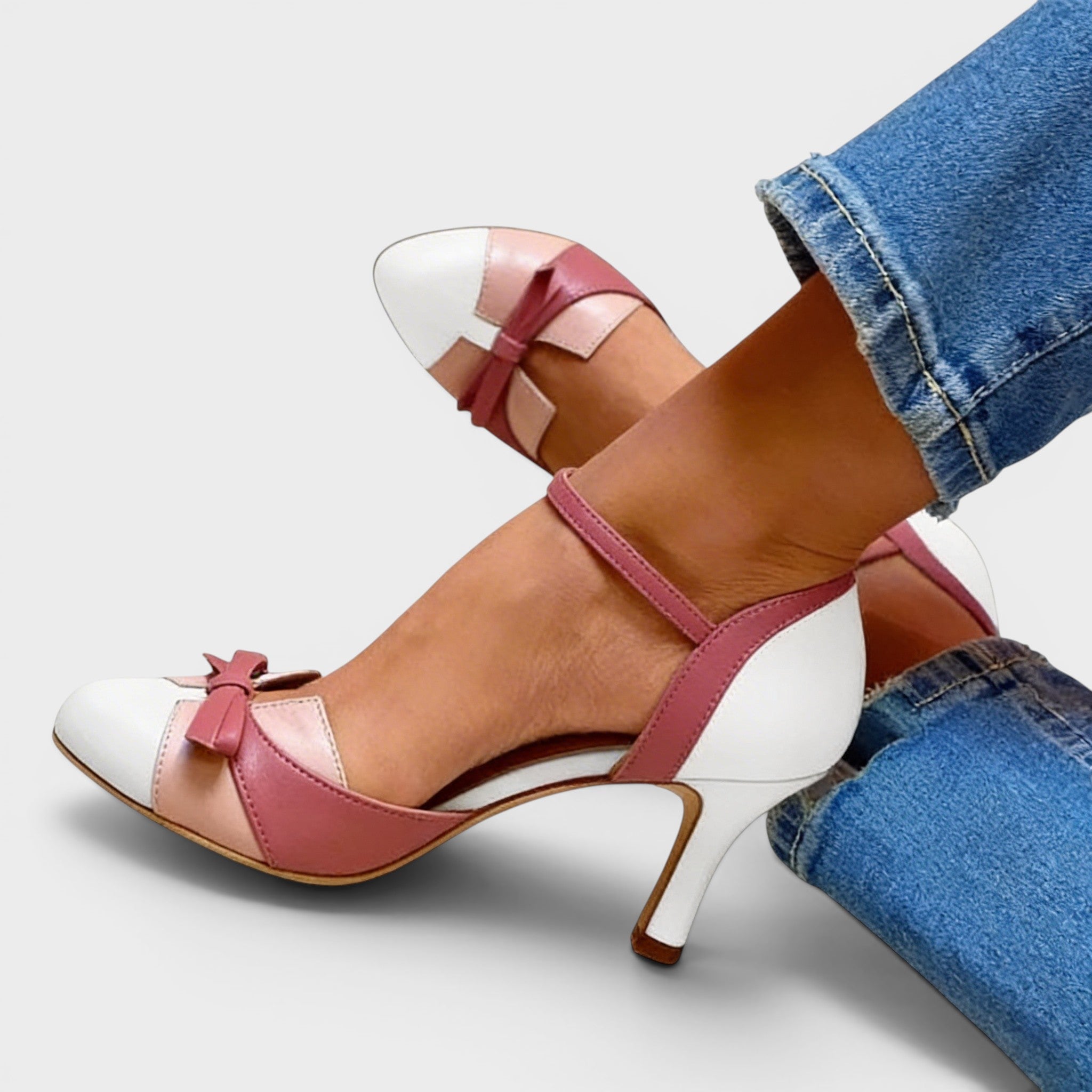 Women's elegant cushioned heels in blue with a stable mid-height heel and refined silhouette