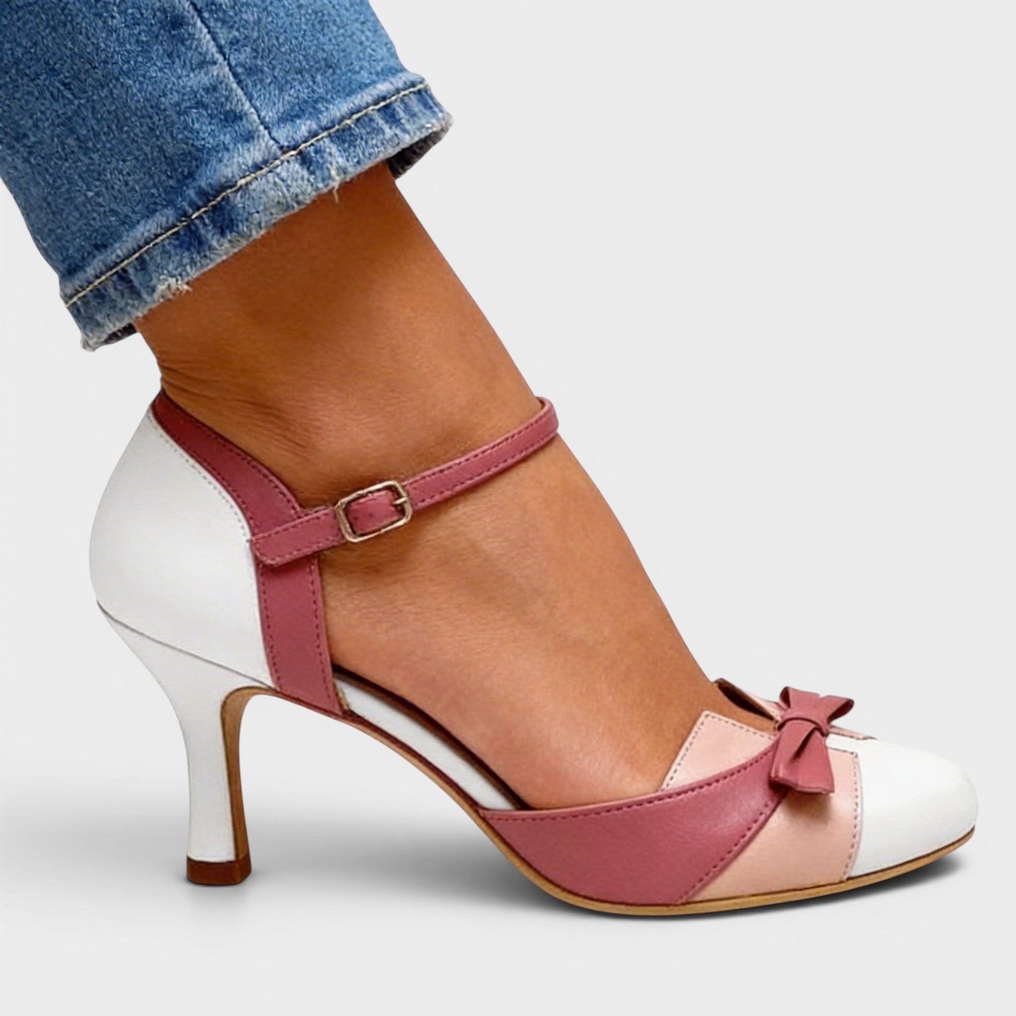 Women's elegant cushioned heels in blue with a stable mid-height heel and refined silhouette