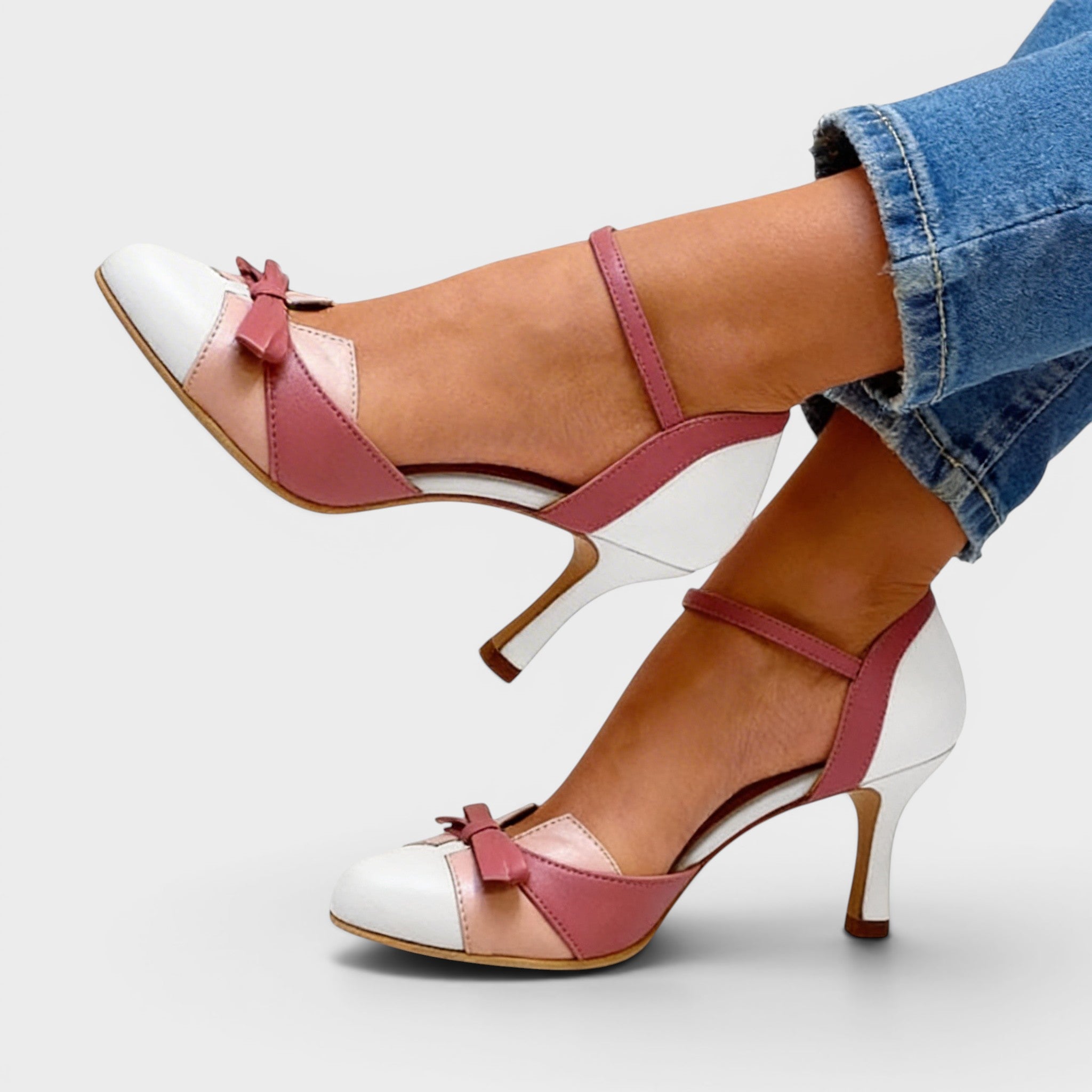 Women's elegant cushioned heels in blue with a stable mid-height heel and refined silhouette