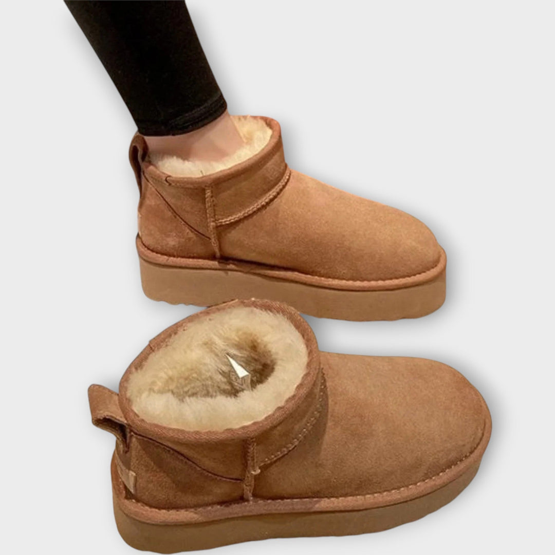 Cosy lined ankle boots in tan and black with a smooth upper and durable sole