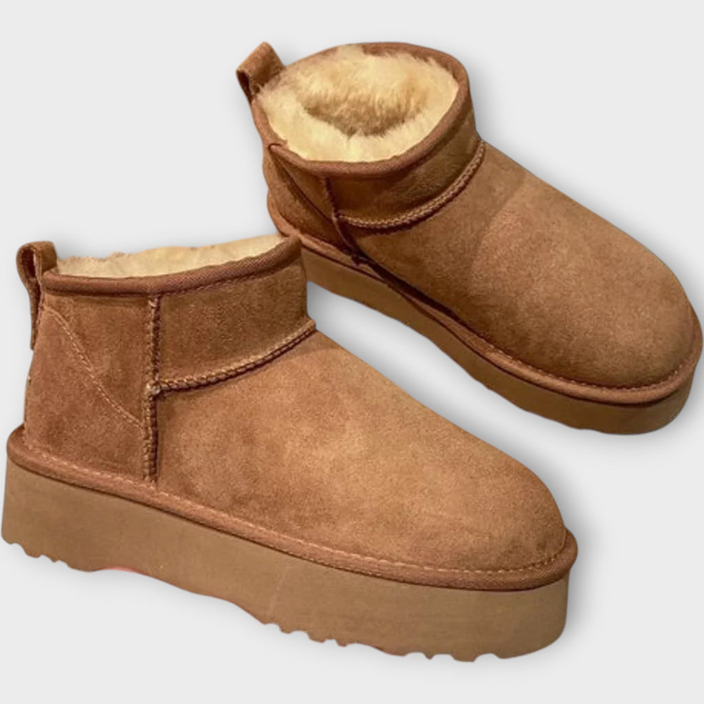 Cosy lined ankle boots in tan and black with a smooth upper and durable sole