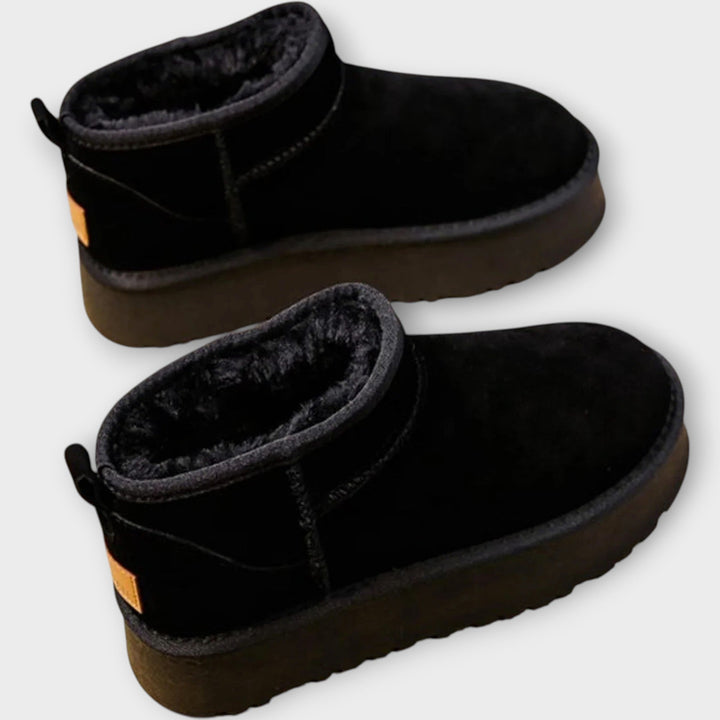 Cosy lined ankle boots in tan and black with a smooth upper and durable sole