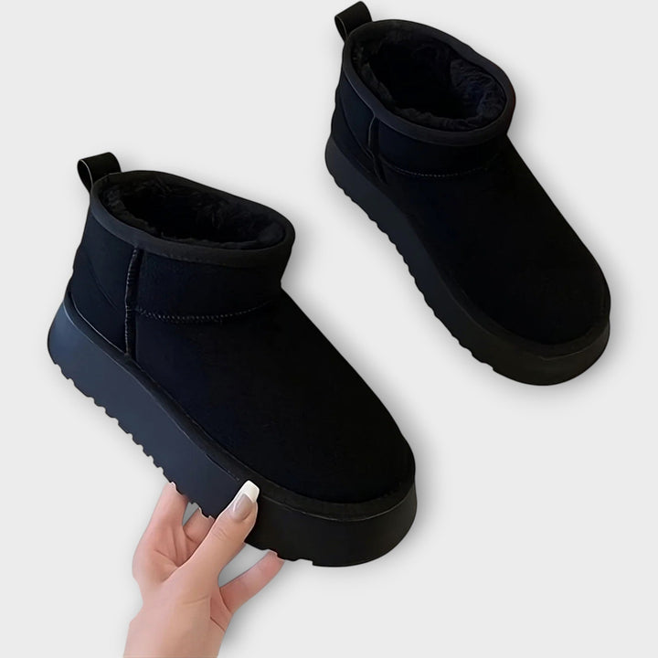 Cosy lined ankle boots in tan and black with a smooth upper and durable sole