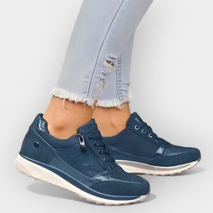 Women's zip-up anatomic trainers in beige with a cushioned ergonomic sole