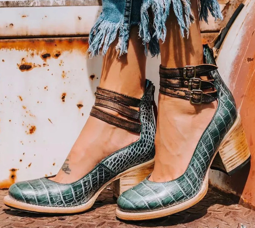 Women's block heel strappy shoes in brown with a vintage-inspired multi-strap design