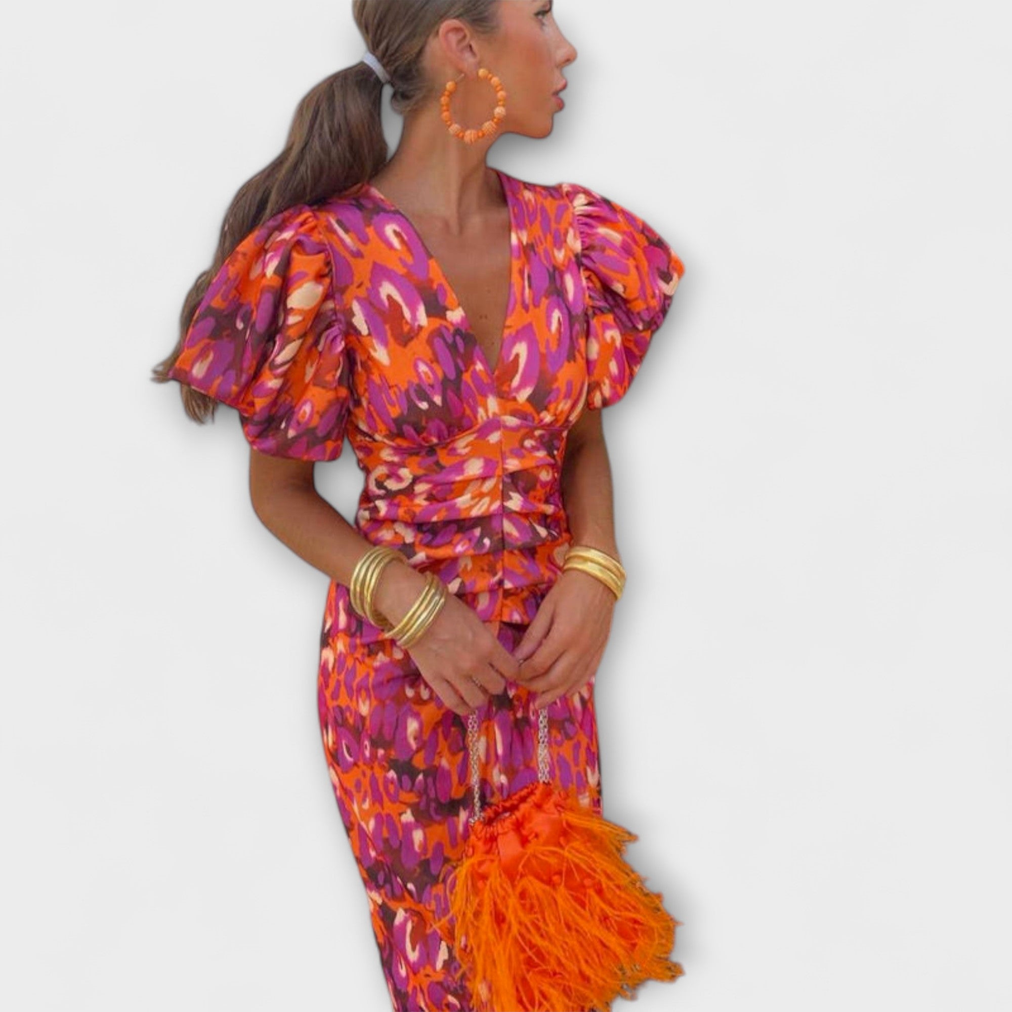 Floaty V-neck dress in orange with softly voluminous sleeves and a graceful silhouette