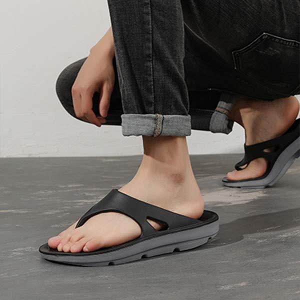 Men's supportive slippers with thick sole in black, grey and blue