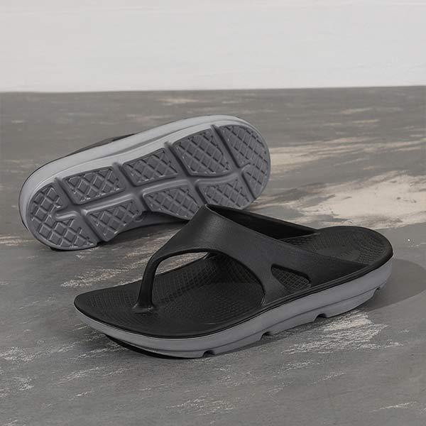 Men's supportive slippers with thick sole in black, grey and blue