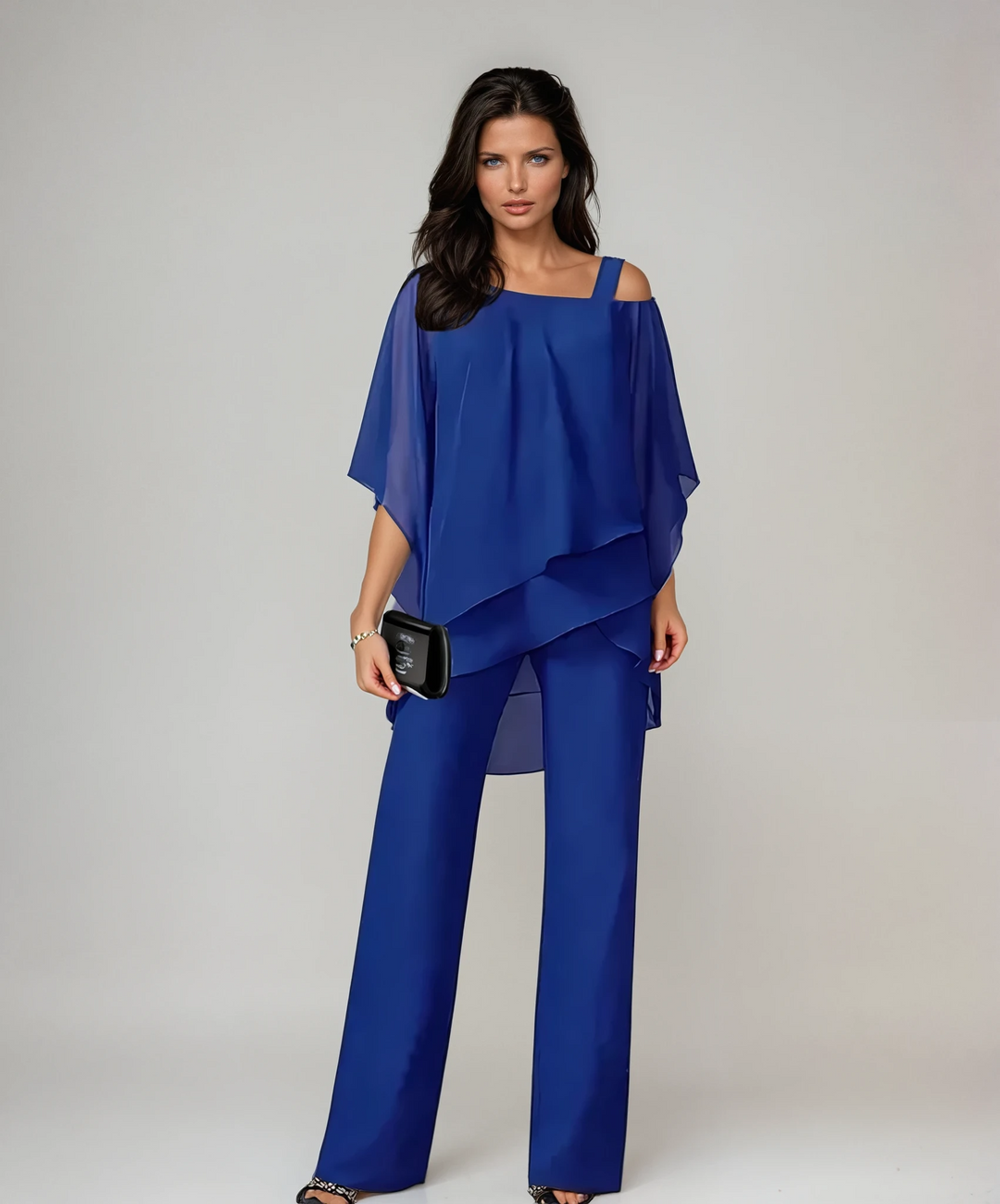 Elegant two-piece set in white with a floaty asymmetric top and wide-leg trousers
