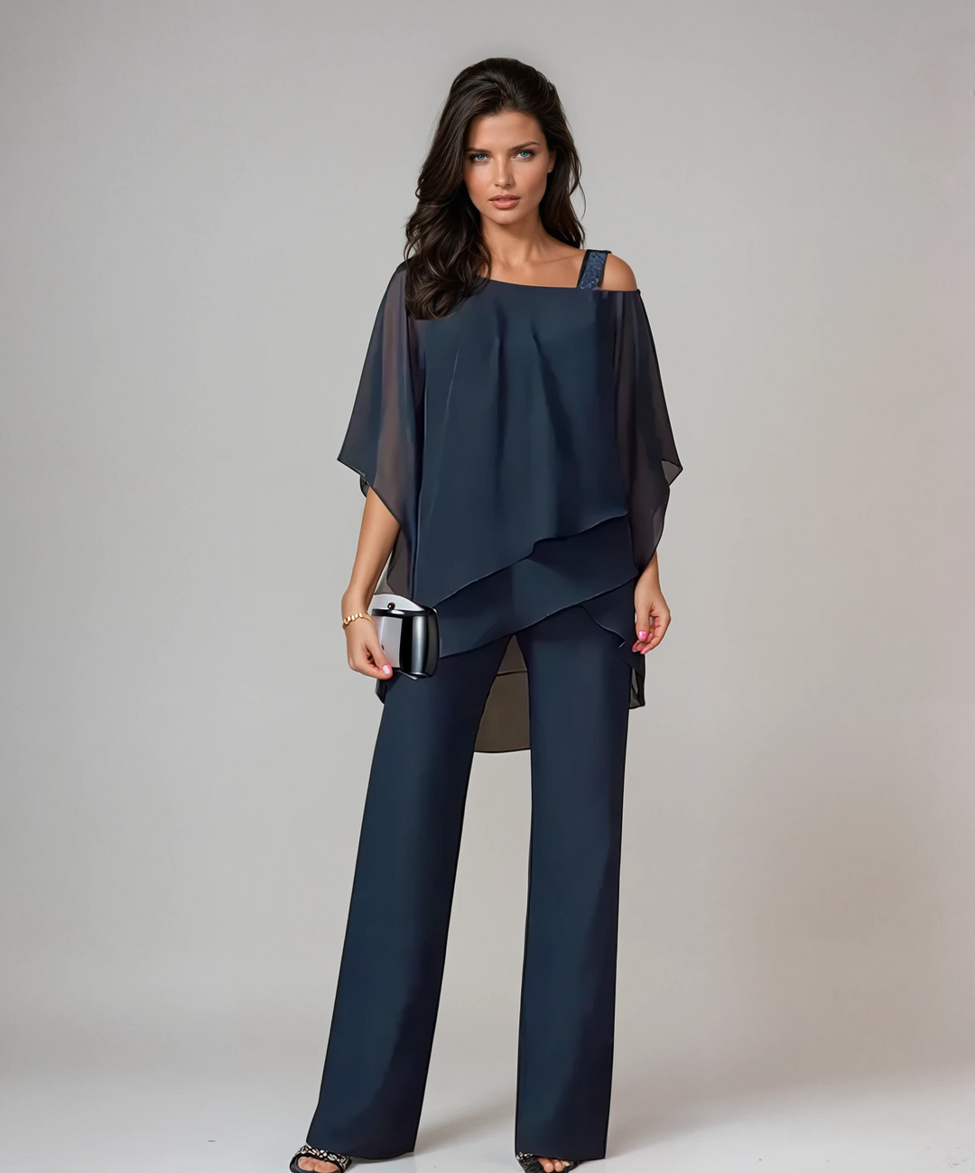 Elegant two-piece set in white with a floaty asymmetric top and wide-leg trousers