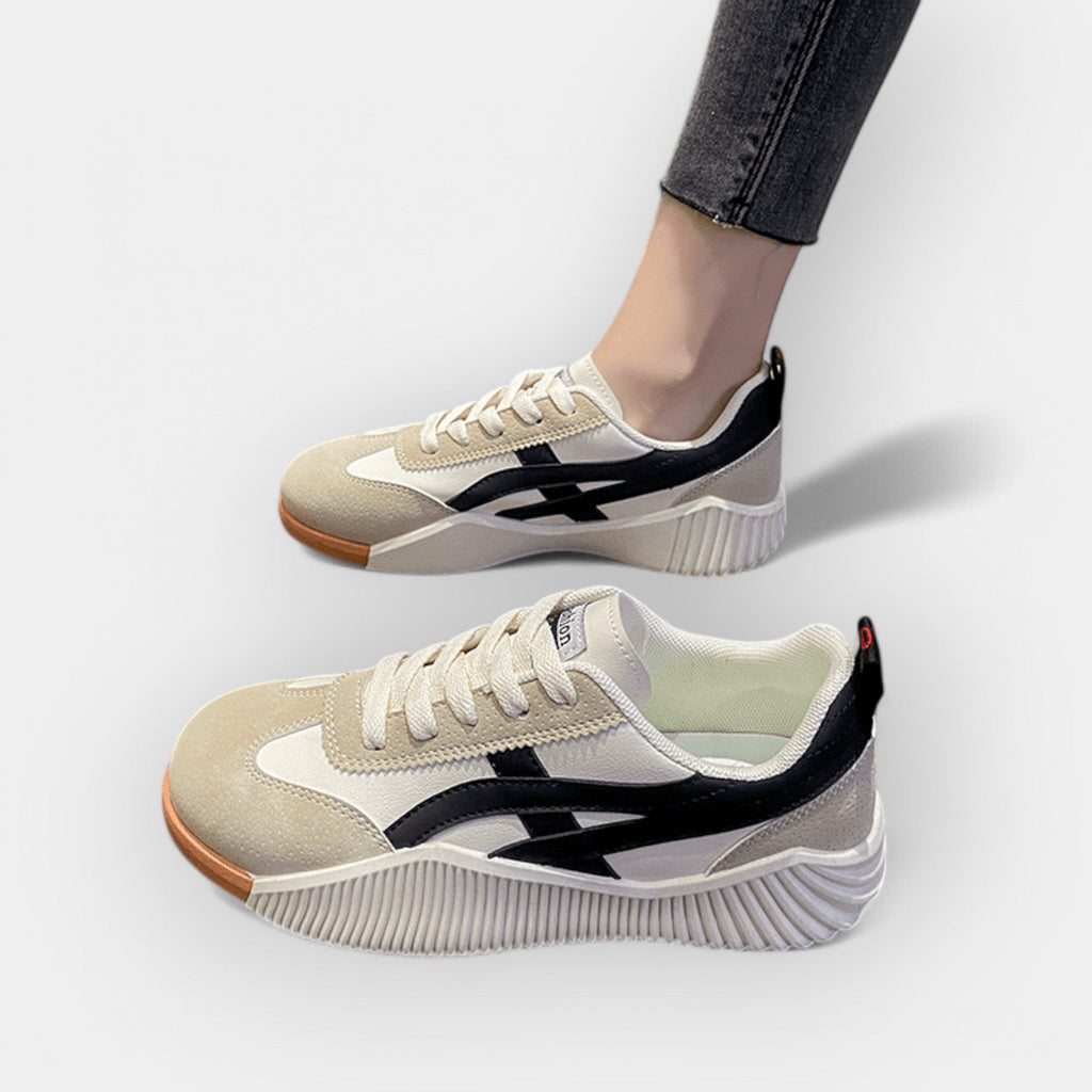 Women's retro-style orthopedic shoes with an ergonomic sole in black