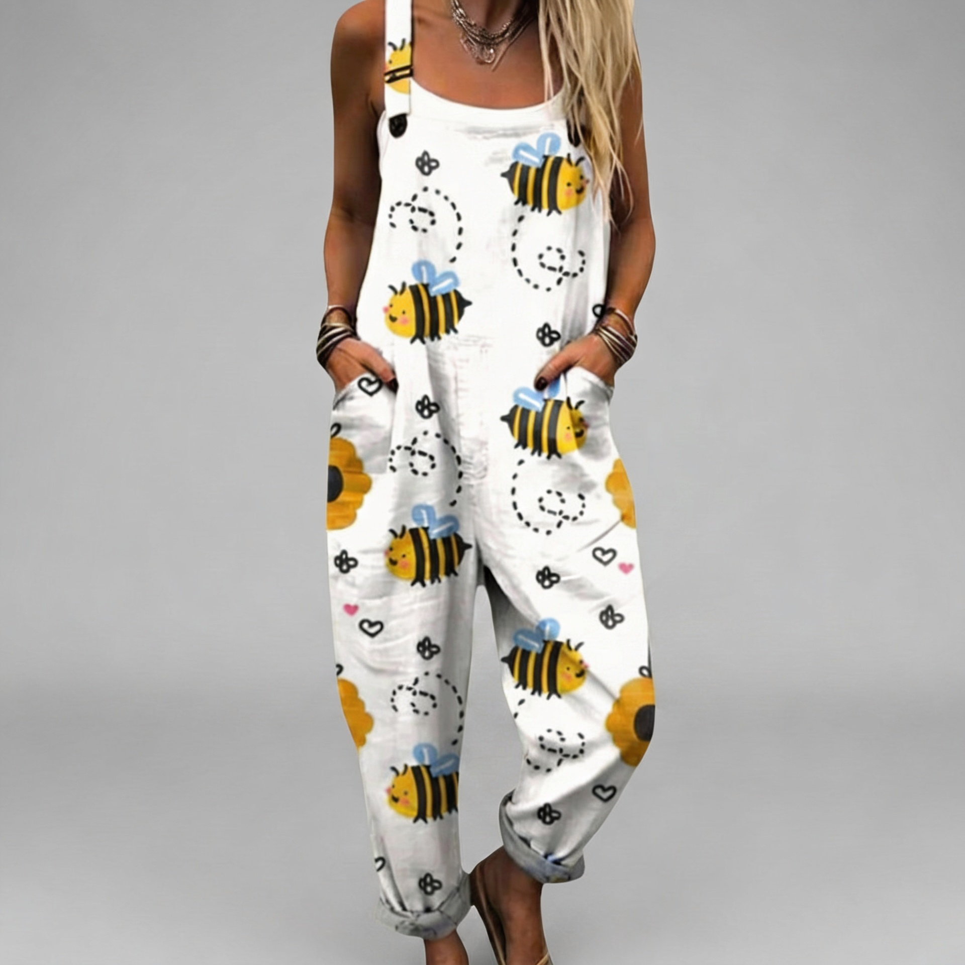 Elegant printed wide-leg jumpsuit with flowing trousers and adjustable shoulder straps
