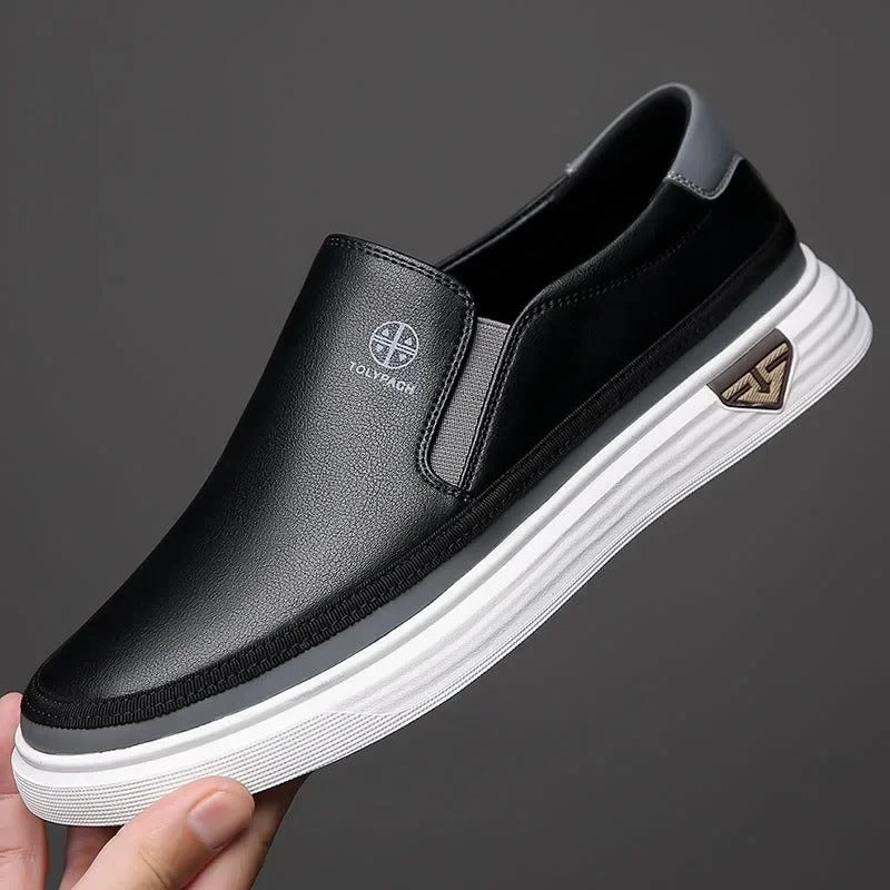 Men's slip-on loafer in black with a smooth structured upper and clean sole