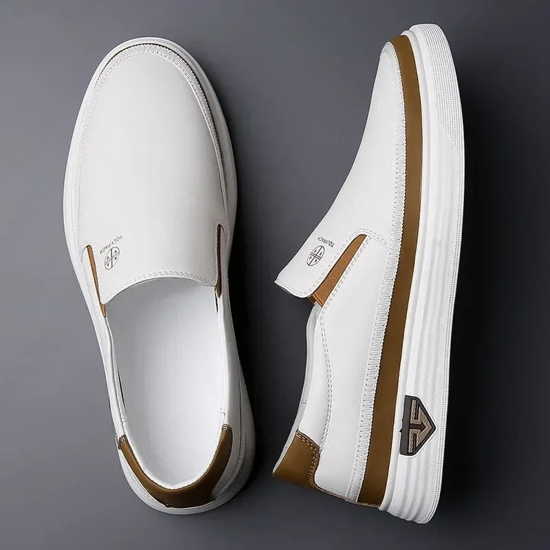 Men's slip-on loafer in black with a smooth structured upper and clean sole