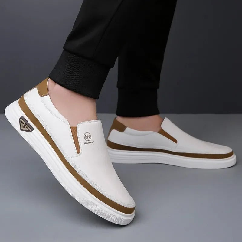 Men's slip-on loafer in black with a smooth structured upper and clean sole