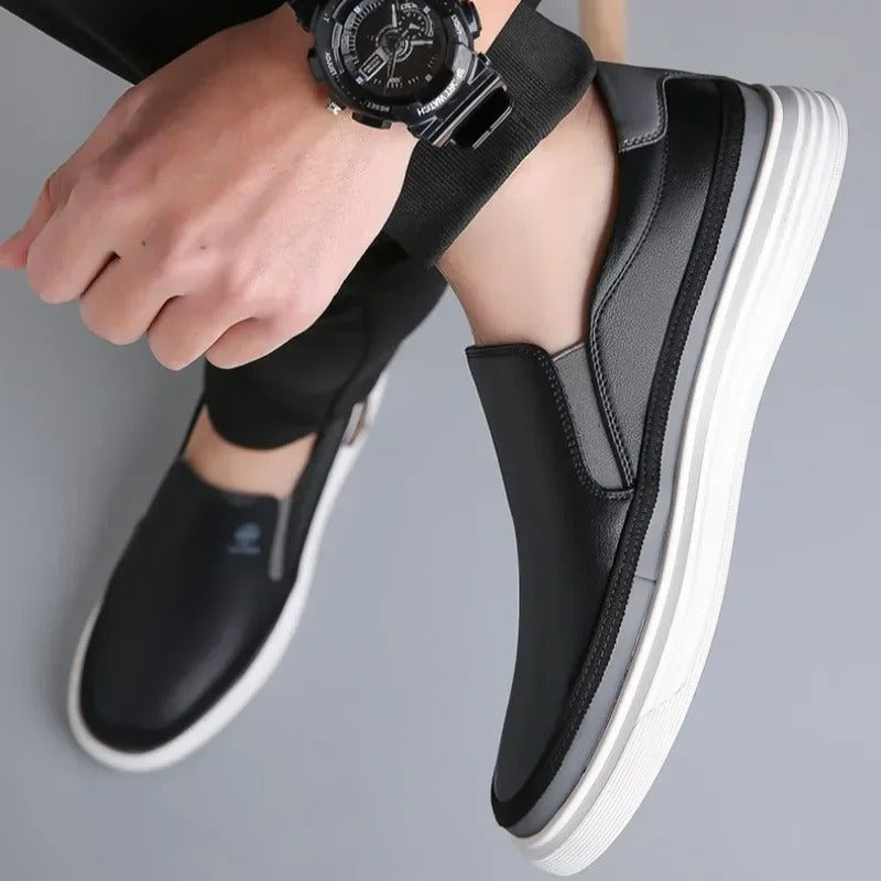 Men's slip-on loafer in black with a smooth structured upper and clean sole