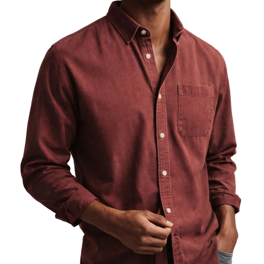 Men's classic casual shirt in light blue with a neat collar and clean, structured fit