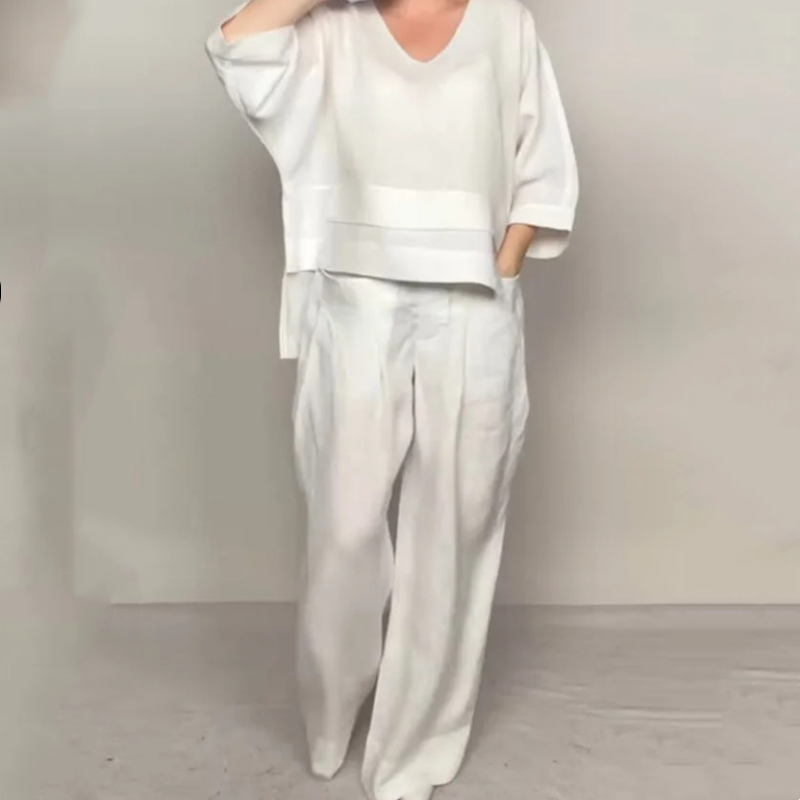 Women's relaxed two-piece set in black, also available in white, beige, grey and navy, with a loose easy-fitting silhouette