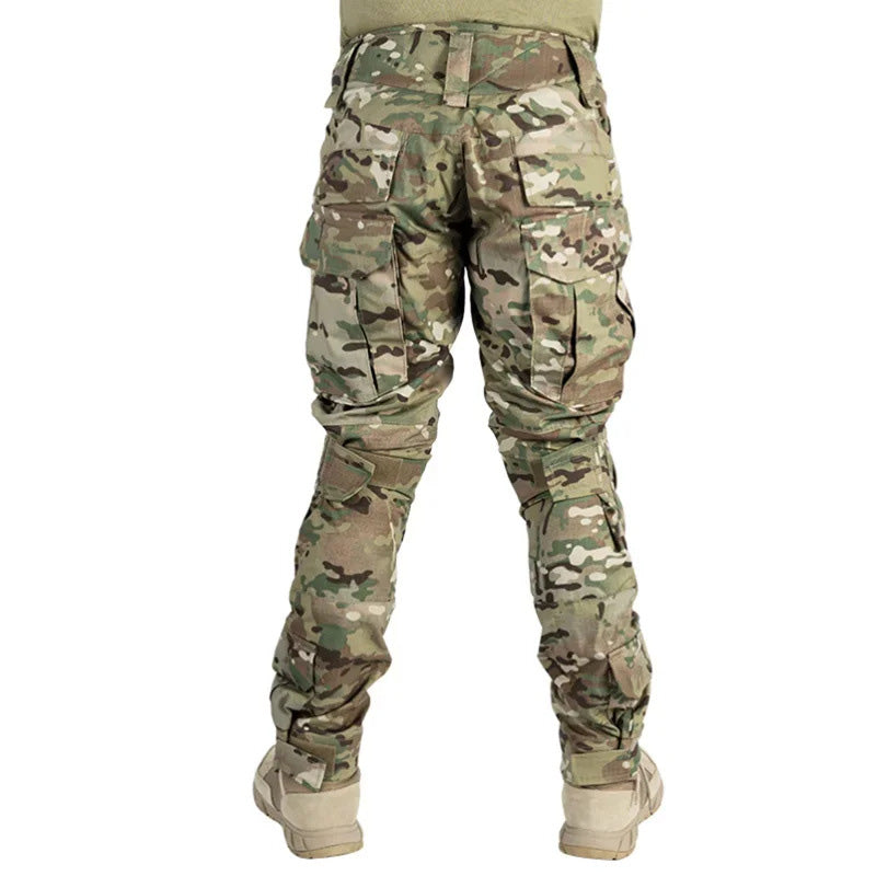 Men's tactical cargo trousers in army green with multiple pockets and reinforced knee panels
