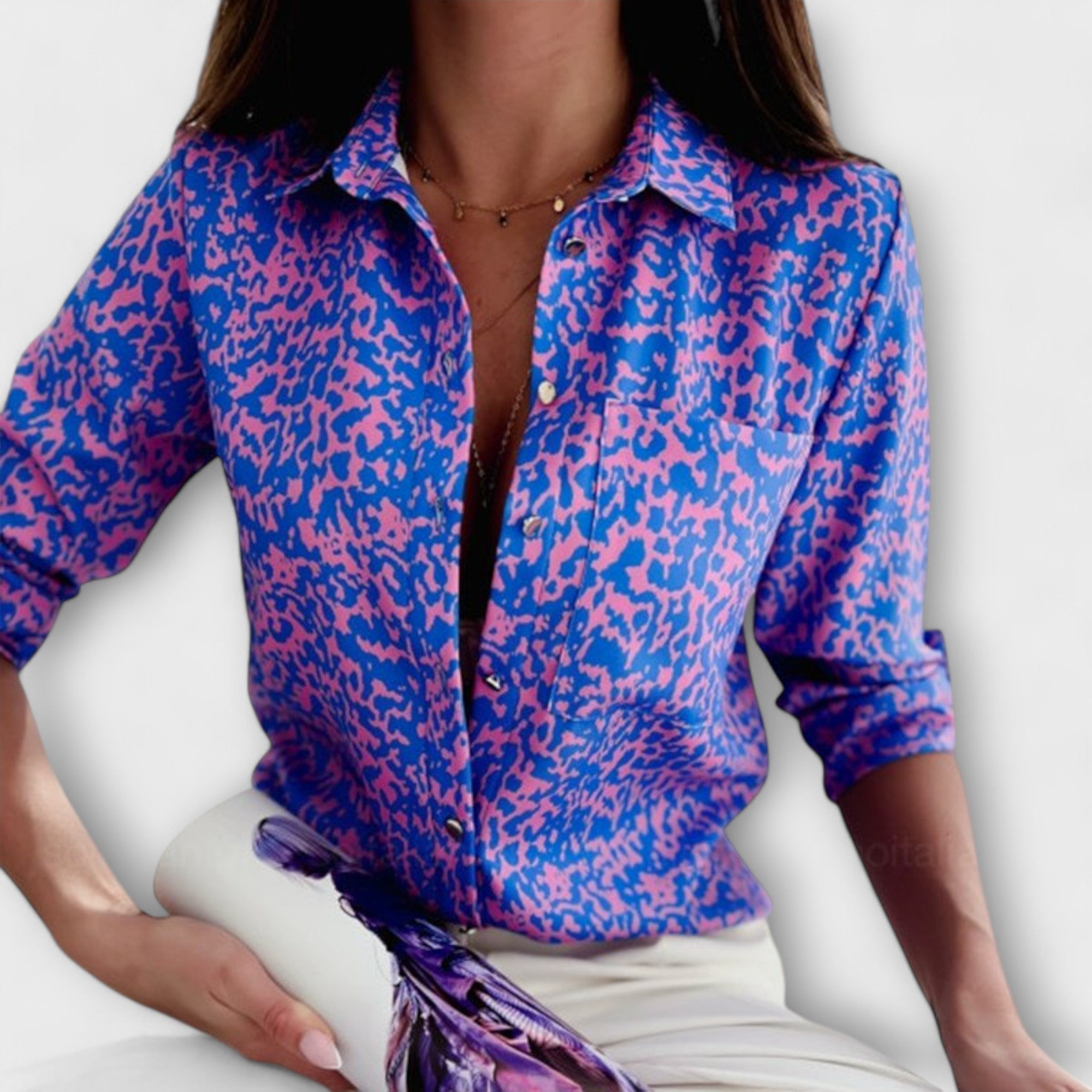 Classic collar blouse in a floral or geometric print with a clean, relaxed everyday shape